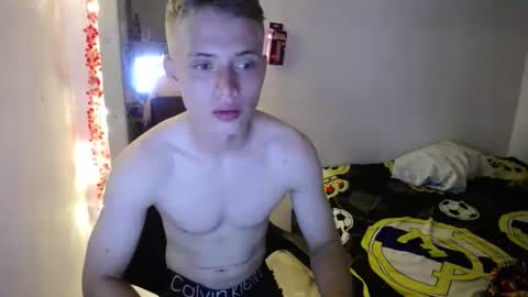 cristopher_2004 online show from February 2025 12:08:02 AM