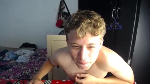 cristopher_2004 online show from September 2025 04:12:02 PM