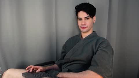 cristopher online show from November 2025 08:19:02 PM