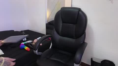 Cry online show from October 2025 09:27:01 PM