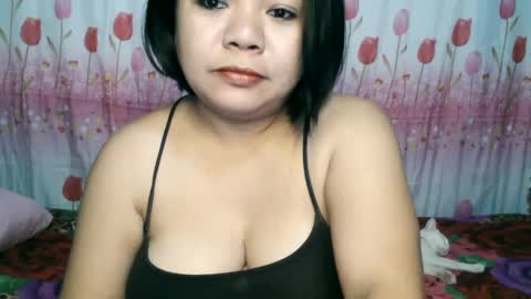 Snapshot of crystal_april chatting on January 2025 12:09:01 PM Crys online show from January 2025 12:09:01 PM