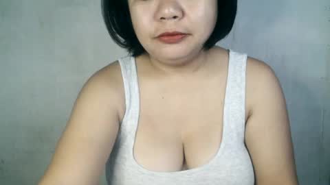 Snapshot of crystal_april chatting on January 2025 01:28:02 AM Crys online show from January 2025 01:28:02 AM