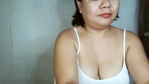 Snapshot of crystal_april chatting on January 2025 02:19:01 PM Crys online show from January 2025 02:19:01 PM