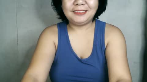 Snapshot of crystal_april chatting on January 2025 12:05:01 AM Crys online show from January 2025 12:05:01 AM