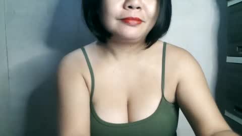 Snapshot of crystal_april chatting on February 2025 11:33:02 AM Crys online show from February 2025 11:33:02 AM
