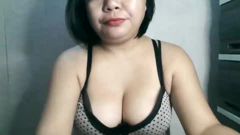 Snapshot of crystal_april chatting on February 2025 05:08:01 AM Crys online show from February 2025 05:08:01 AM