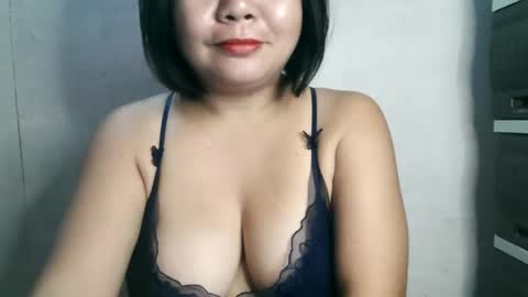 Snapshot of crystal_april chatting on February 2025 01:19:02 AM Crys online show from February 2025 01:19:02 AM