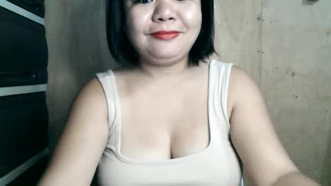 Snapshot of crystal_april chatting on February 2025 01:25:02 AM Crys online show from February 2025 01:25:02 AM