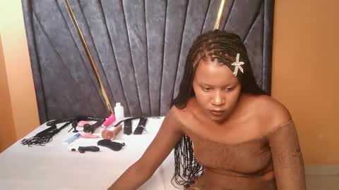 Snapshot of crystal_lisa chatting on October 2025 10:00:02 AM lisa online show from October 2025 10:00:02 AM