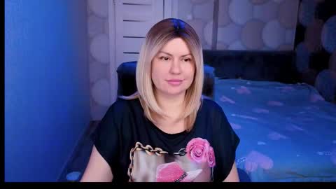 Snapshot of crystallleyes chatting on September 2025 03:55:02 AM CrystalllEyes online show from September 2025 03:55:02 AM