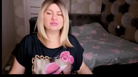 Snapshot of crystallleyes chatting on October 2025 02:41:02 AM CrystalllEyes online show from October 2025 02:41:02 AM