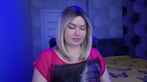 Snapshot of crystallleyes chatting on October 2025 02:12:02 AM CrystalllEyes online show from October 2025 02:12:02 AM