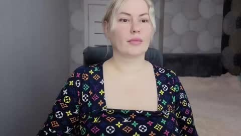 Snapshot of crystallleyes chatting on November 2025 05:06:01 AM CrystalllEyes online show from November 2025 05:06:01 AM