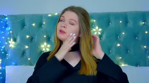 Snapshot of crystallyons chatting on December 2024 07:00:01 AM Crystal online show from December 2024 07:00:01 AM