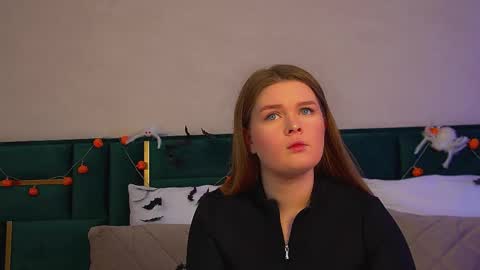 Snapshot of crystallyons chatting on November 2025 06:04:02 AM Crystal online show from November 2025 06:04:02 AM