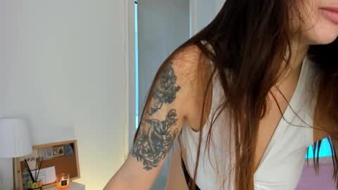 Snapshot of crystalnova_ chatting on November 2025 12:38:01 PM Kristina online show from November 2025 12:38:01 PM