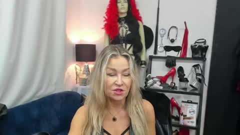 CrystalHotty online show from October 2025 04:35:02 AM