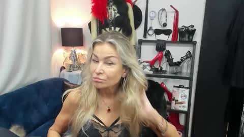 CrystalHotty online show from November 2025 05:17:02 AM