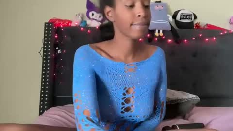 cum2charmxx online show from October 2025 06:50:02 PM