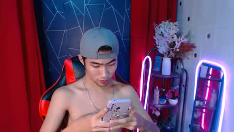 Snapshot of cumhavefun25 chatting on December 2024 07:18:01 PM ask me online show from December 2024 07:18:01 PM