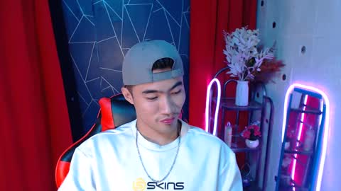 Snapshot of cumhavefun25 chatting on December 2024 04:04:02 PM ask me online show from December 2024 04:04:02 PM