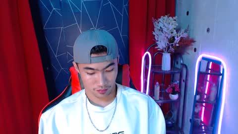 Snapshot of cumhavefun25 chatting on December 2024 07:10:01 PM ask me online show from December 2024 07:10:01 PM