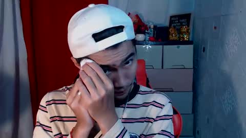 Snapshot of cumhavefun25 chatting on October 2025 12:33:02 AM ask me online show from October 2025 12:33:02 AM