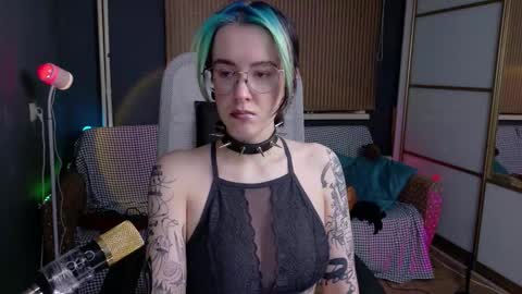 Snapshot of cumpotikeve chatting on October 2025 01:48:02 AM CUMpotikEve online show from October 2025 01:48:02 AM