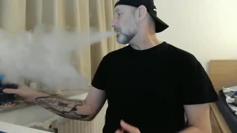 Snapshot of curman85 chatting on December 2024 12:34:01 AM Curman85 online show from December 2024 12:34:01 AM