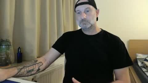 Snapshot of curman85 chatting on November 2025 12:02:01 AM Curman85 online show from November 2025 12:02:01 AM