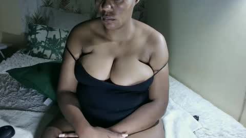 Snapshot of curvybae45 chatting on October 2025 03:39:02 AM curvybae45 online show from October 2025 03:39:02 AM