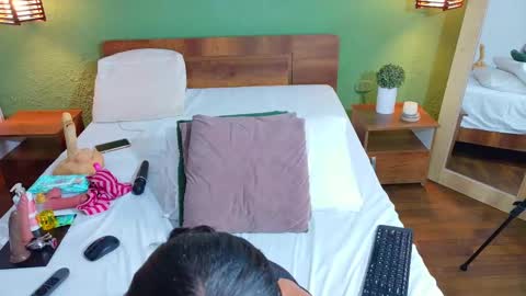 Snapshot of curvyebonyy_ chatting on September 2025 08:33:02 PM Danna online show from September 2025 08:33:02 PM