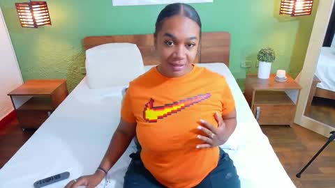 Snapshot of curvyebonyy_ chatting on October 2025 08:30:02 PM Danna online show from October 2025 08:30:02 PM