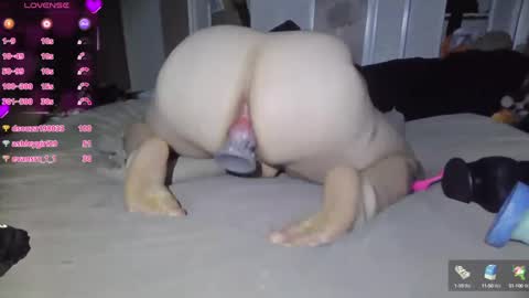 Snapshot of curvygothfemboy chatting on December 2024 04:31:02 AM Curvygothfemboy online show from December 2024 04:31:02 AM