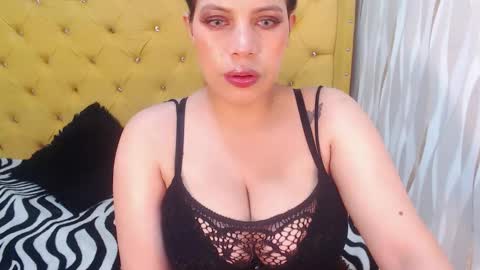 Julieth online show from September 2025 04:36:01 AM