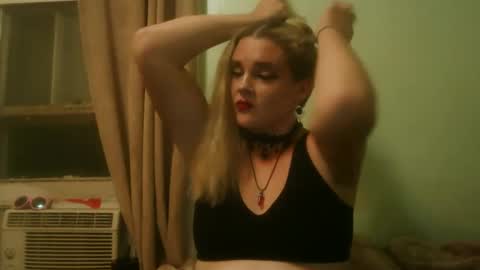 Snapshot of curvymom2025 chatting on October 2025 01:03:02 AM curvymom2025 online show from October 2025 01:03:02 AM