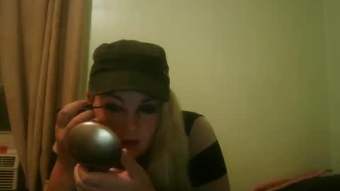 Snapshot of curvymom2025 chatting on October 2025 04:44:01 AM curvymom2025 online show from October 2025 04:44:01 AM