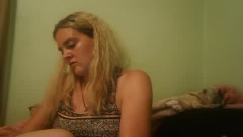 Snapshot of curvymom2025 chatting on October 2025 12:21:02 AM curvymom2025 online show from October 2025 12:21:02 AM