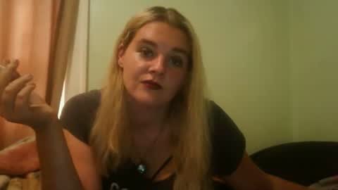 Snapshot of curvymom2025 chatting on October 2025 08:42:01 PM curvymom2025 online show from October 2025 08:42:01 PM