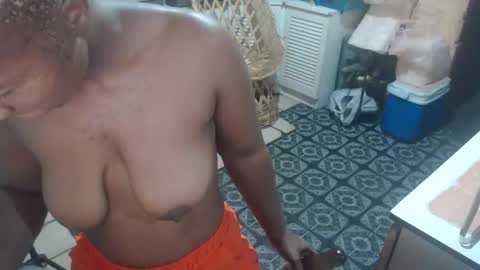 Snapshot of curvypear76x chatting on January 2025 05:40:01 PM curvypear76x online show from January 2025 05:40:01 PM