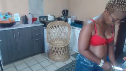 Snapshot of curvypear76x chatting on January 2025 08:15:01 AM curvypear76x online show from January 2025 08:15:01 AM