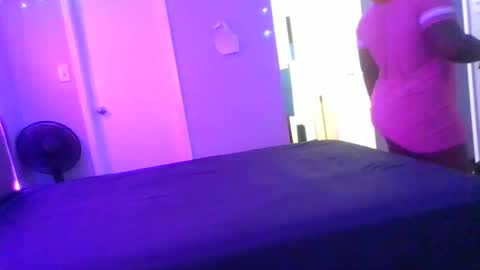 Snapshot of curvyychocolate chatting on March 2025 06:56:01 PM curvyychocolate online show from March 2025 06:56:01 PM