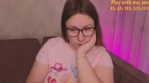 Snapshot of cute_darina chatting on October 2025 02:01:02 AM Everyday stream in the same time online show from October 2025 02:01:02 AM