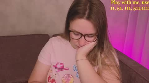 Snapshot of cute_darina chatting on October 2025 01:39:03 AM Everyday stream in the same time online show from October 2025 01:39:03 AM