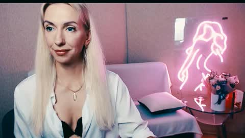 cute_smile_shy online show from October 2025 08:27:02 PM