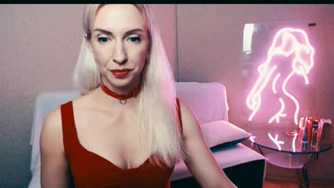 cute_smile_shy online show from October 2025 08:20:01 PM