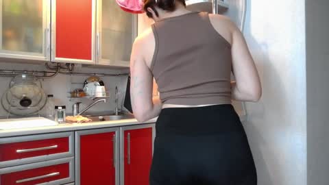 Snapshot of cute_strawberry_ chatting on December 2024 01:22:01 PM cute_strawberry_ online show from December 2024 01:22:01 PM