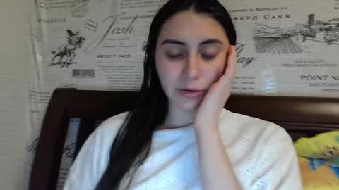 Snapshot of cute_strawberry_ chatting on January 2025 04:11:01 PM cute_strawberry_ online show from January 2025 04:11:01 PM