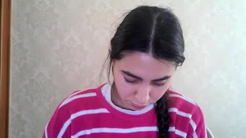 Snapshot of cute_strawberry_ chatting on October 2025 05:29:02 AM cute_strawberry_ online show from October 2025 05:29:02 AM