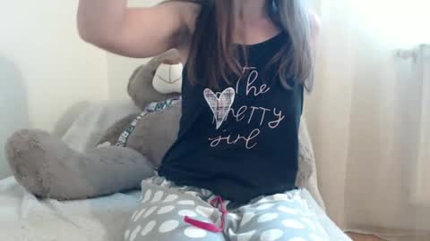 Snapshot of cuteangelx chatting on October 2025 07:30:02 AM Anne-Marie online show from October 2025 07:30:02 AM